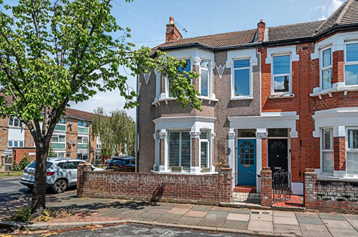 1 Bedroom End Of Terrace House For Sale In Howard Road, Bromley, Kent, BR1