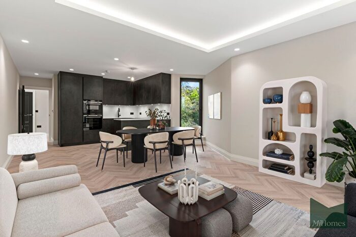 2 Bedroom Flat For Sale In Blenheim Road, Barnet, EN5