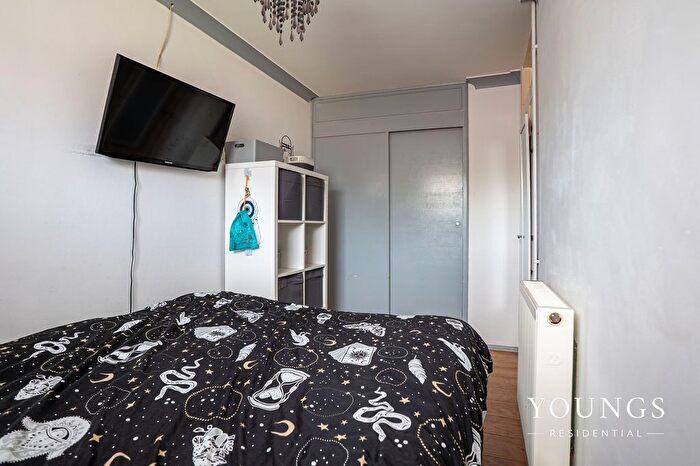 2 Bedroom Terraced Bungalow For Sale In The Goslings, Shoeburyness, SS3