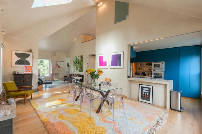 3 Bedroom Flat To Rent In St. Marks Road, London, W10