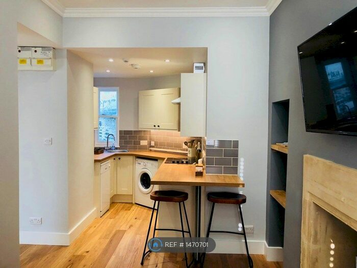 1 Bedroom Flat To Rent In Fountain Buildings, Bath, BA1