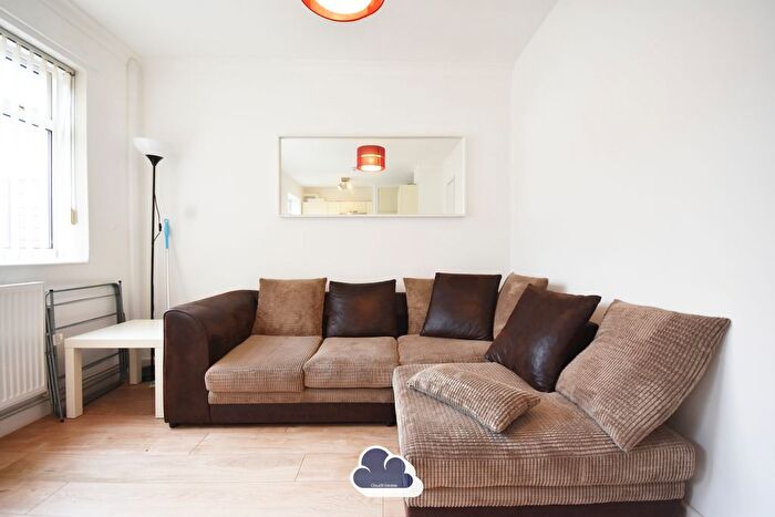 4 Bedroom Terraced House To Rent In Mayors Croft, Coventry, CV4