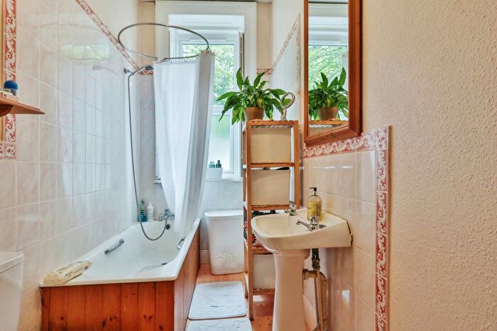 3 Bedroom Flat For Sale In Wimborne Road, Bournemouth, Dorset, BH2