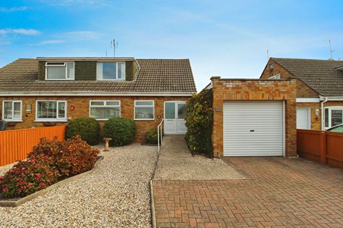 3 Bedroom Bungalow For Sale In Winchester Close, Swindon, SN3
