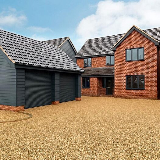 4 Bedroom Detached House For Sale In Norwich Road, Besthorpe, Attleborough, NR17