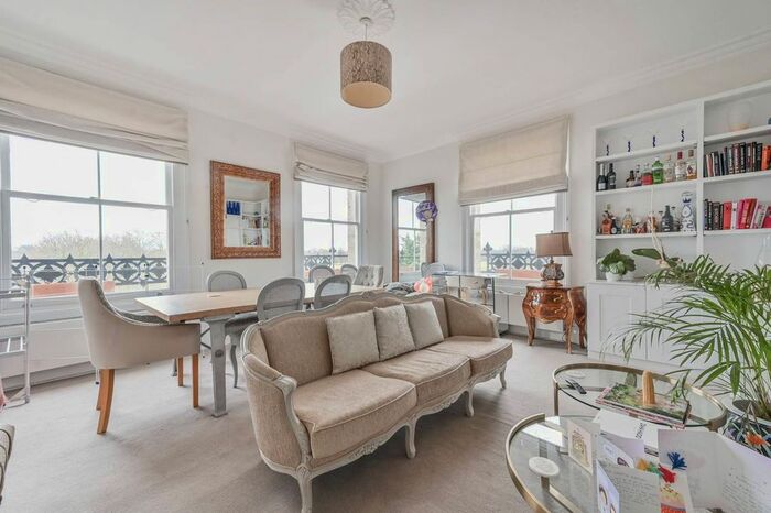2 Bedroom Flat To Rent In Clapham Common Northside, Clapham Common North Side, London, SW4