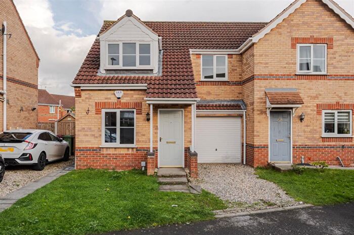 3 Bedroom Semi-detached House To Rent In Bedford Way, Scunthorpe, DN15