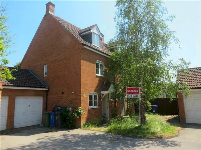 3 Bedroom Property To Rent In Deanshanger, MK19