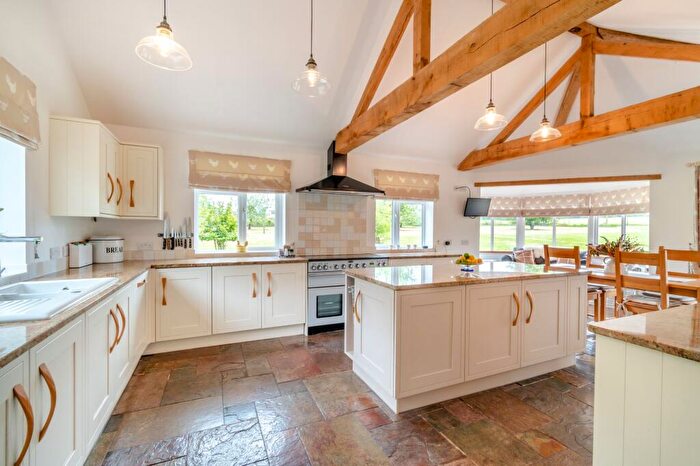 5 Bedroom Detached House For Sale In Tenbury Road, Clows Top, DY14