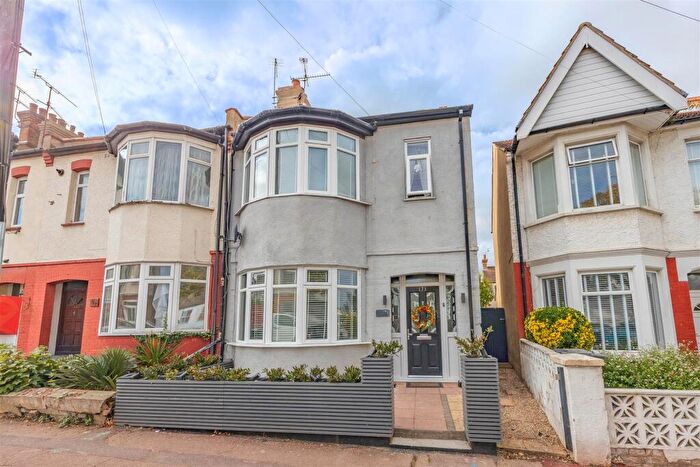 3 Bedroom End Of Terrace House For Sale In Ramuz Drive, Westcliff-On-Sea, SS0