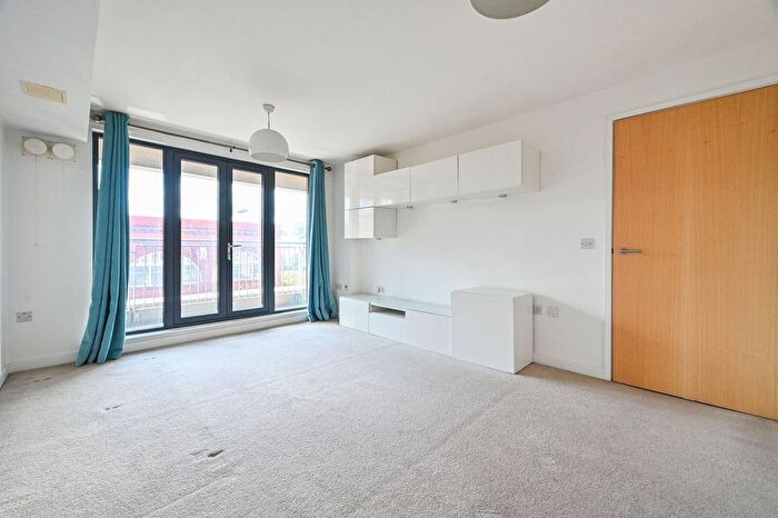 2 Bedroom Flat For Sale In Caledonian Road, London, N7