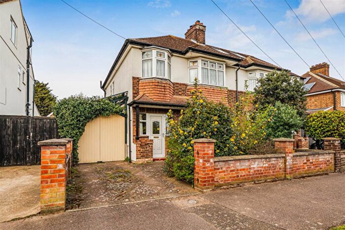 3 Bedroom Semi Detached House For Sale In Phillpotts Avenue, Bedford, MK40