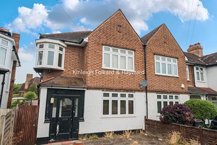 3 Bedroom Semi-Detached House For Sale In Roslin Way, Bromley, BR1
