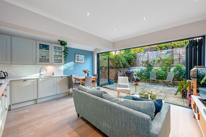 2 Bedroom Flat To Rent In Sedlescombe Road, London, SW6