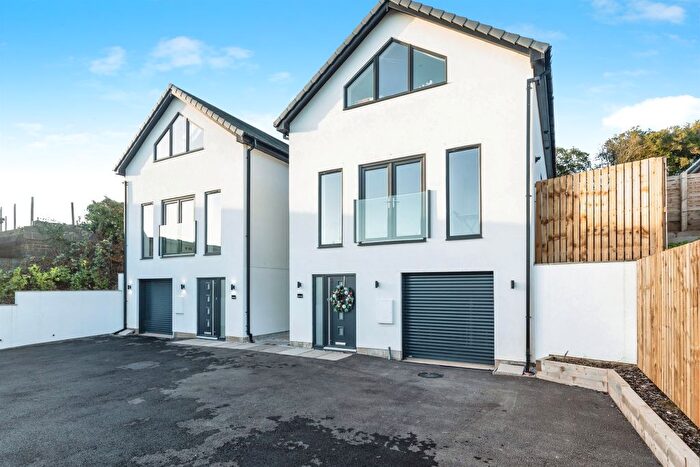 4 Bedroom Detached House For Sale In Waggon Lane, Upton, Pontefract, WF9