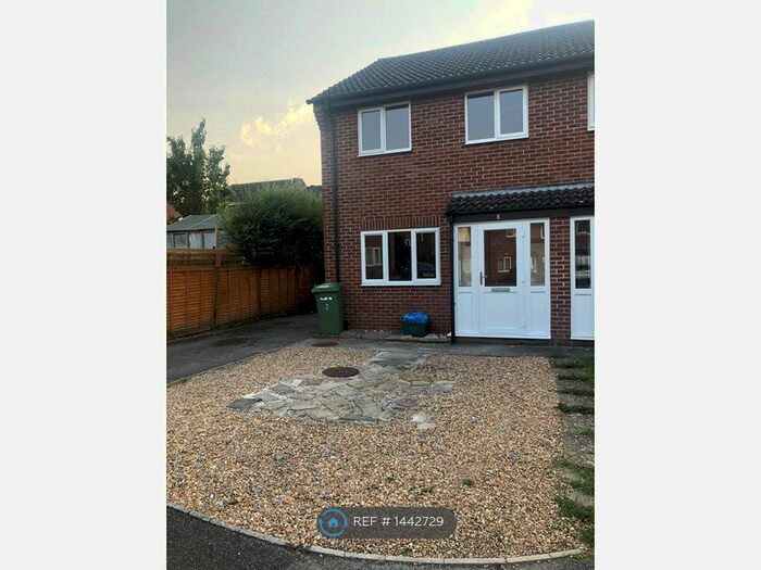 3 Bedroom Semi-Detached House To Rent In Gould Close, Street, BA16