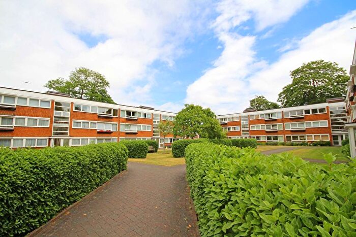 2 Bedroom Flat To Rent In Kings Road, Richmond, TW10