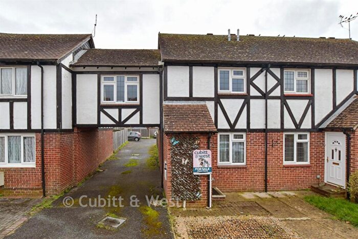 3 Bedroom Semi-Detached House For Sale In Keelson Way, Littlehampton, West Sussex, BN17