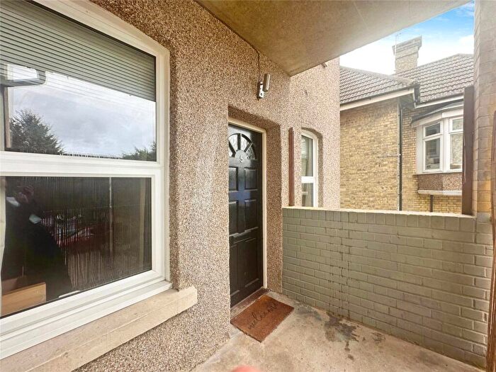 2 Bedroom Flat To Rent In Tonbridge Road, Maidstone, Kent, ME16