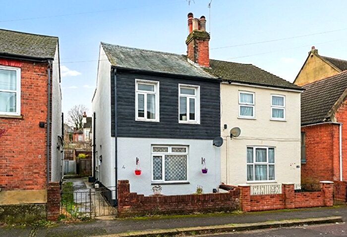 2 Bedroom End Terrace House For Sale In Vine Street, Aldershot, Hampshire, GU11