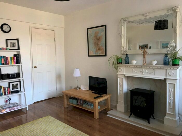 1 Bedroom Flat To Rent In High Street, Old Town, Edinburgh, EH1