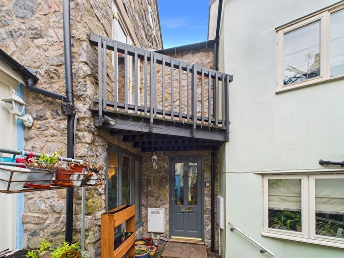 2 Bedroom Cottage For Sale In Market Place, Wirksworth, DE4