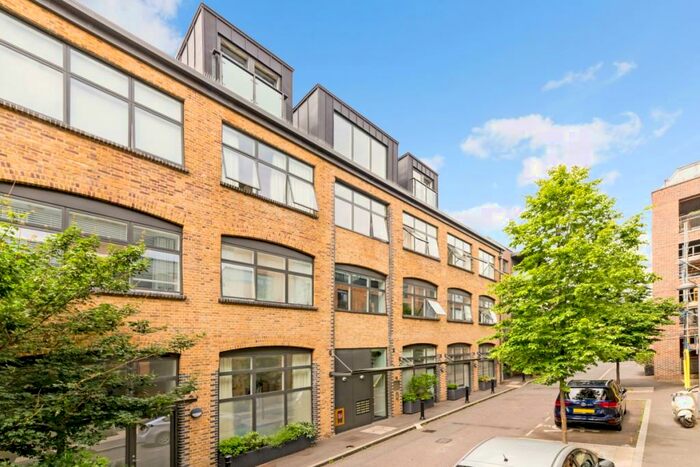 2 Bedroom Flat To Rent In Charles Street London, N19