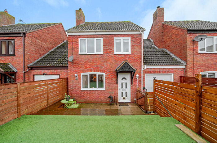 4 Bedroom Link Detached House For Sale In Chester Close, Apperley, Gloucester, GL19