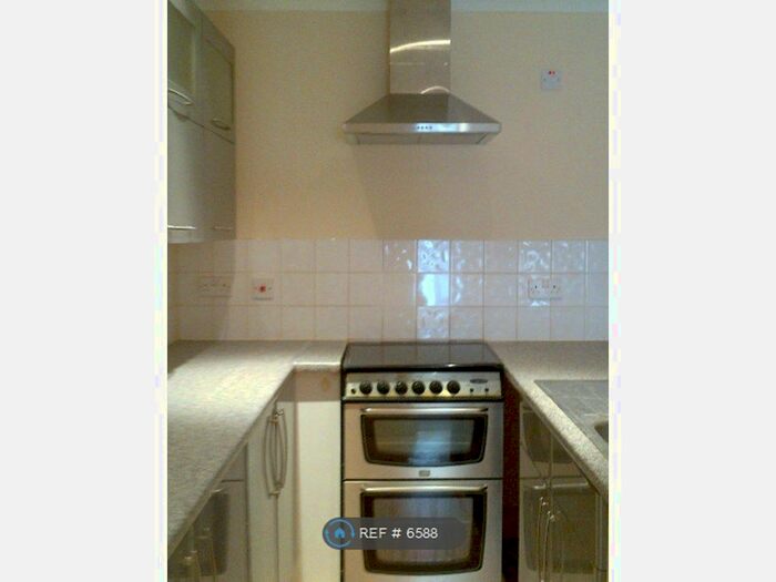 2 Bedroom Flat To Rent In Prebendal Avenue, Aylesbury, HP21