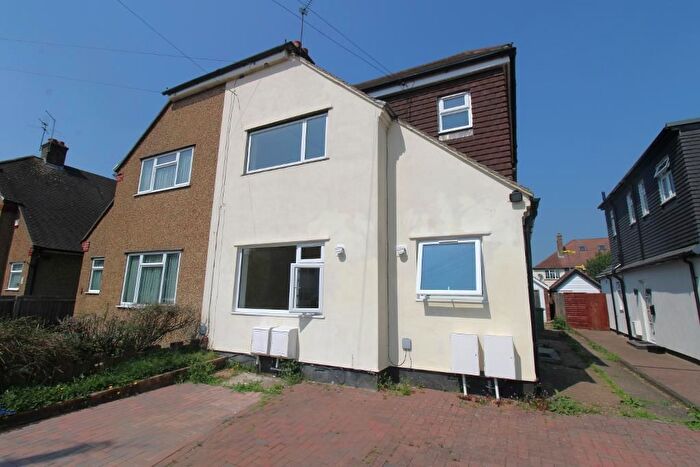 2 Bedroom Flat To Rent In Longsdale Close, Uxbridge, UB8