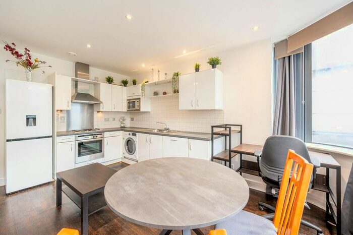 1 Bedroom Flat To Rent In Red Lion Square, Bloomsbury, London, WC1R