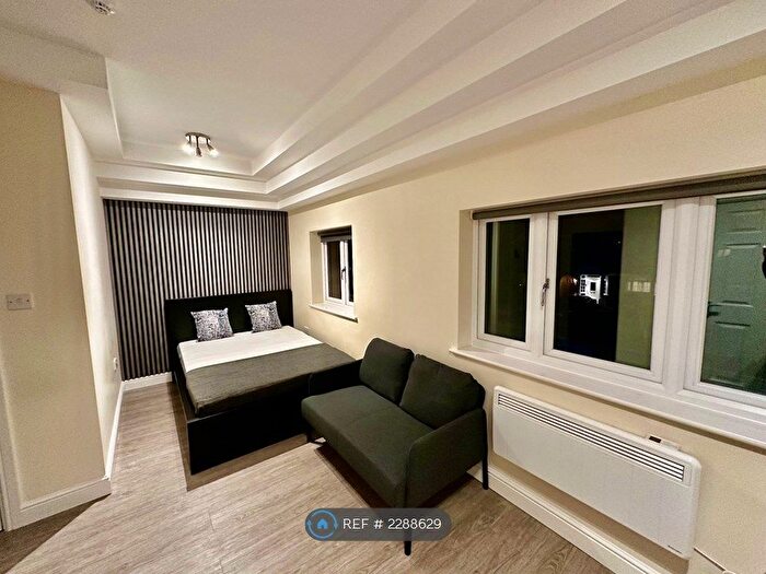 Studio To Rent In Costons Lane, Greenford, UB6