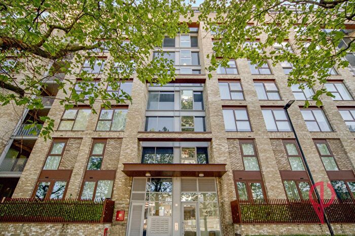 2 Bedroom Flat For Sale In North Woolwich Road, London, E16