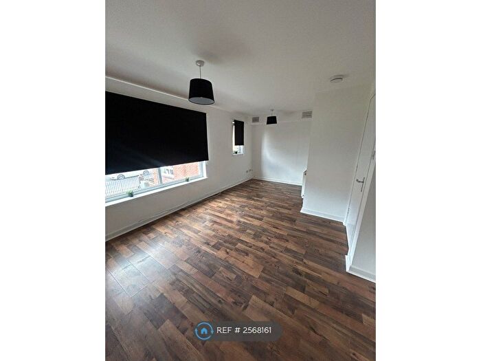 1 Bedroom Flat To Rent In Dalveen Street, Glasgow, G32