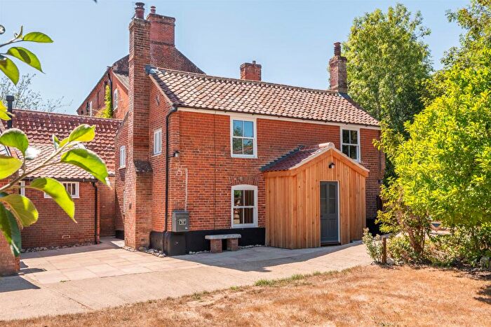 3 Bedroom Cottage For Sale In Millgate, Aylsham, Norwich, NR11