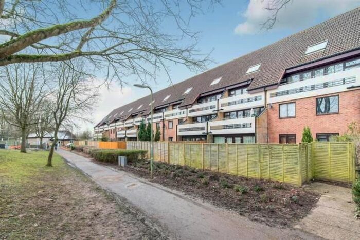 2 Bedroom Flat To Rent In Kingsway Gardens, Andover SP10