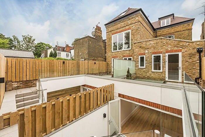 3 Bedroom Flat To Rent In Uxbridge Road, London, W3