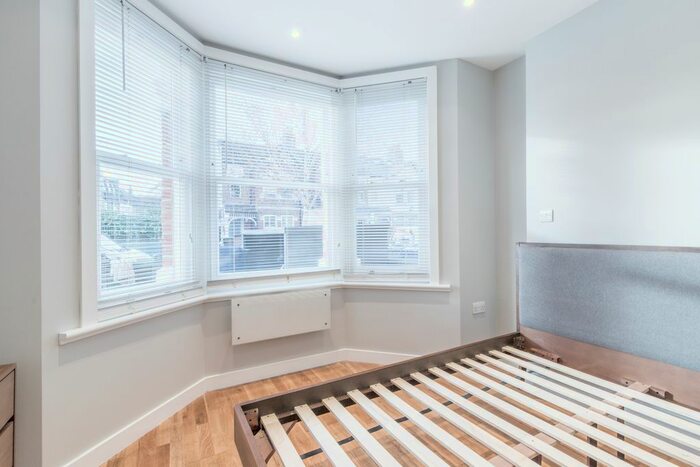 Studio To Rent In Seaford Road, London W13