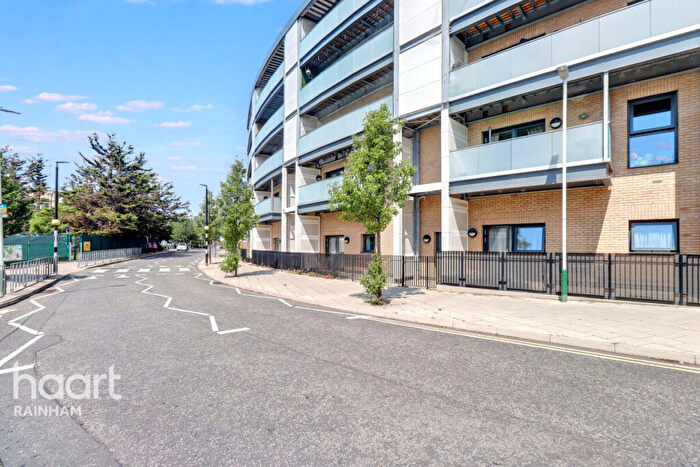 1 Bedroom Apartment For Sale In Blueberry Court, Rainham, RM13