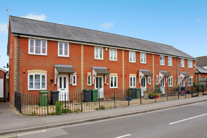 3 Bedroom End Of Terrace House To Rent In Victoria Road, Alton, Hampshire, GU34