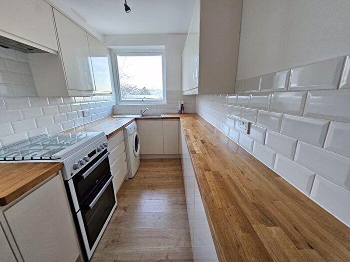 2 Bedroom Apartment To Rent In Duncan Close, Barnet, EN5