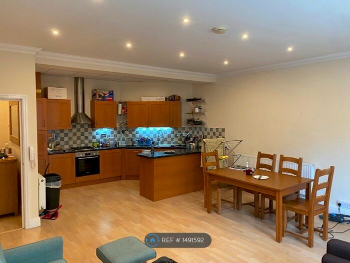 1 Bedroom Flat To Rent In Theatre Court, Northampton, NN1