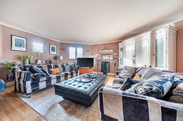 4 Bedroom Detached House For Sale In Kiln Lane, Leigh, Tonbridge, TN11