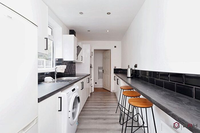 3 Bedroom End Of Terrace House For Sale In Staveley Street, Doncaster, DN12