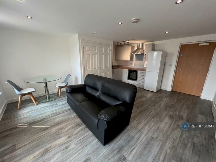 1 Bedroom Flat To Rent In Orange Grove House, Manchester, M14