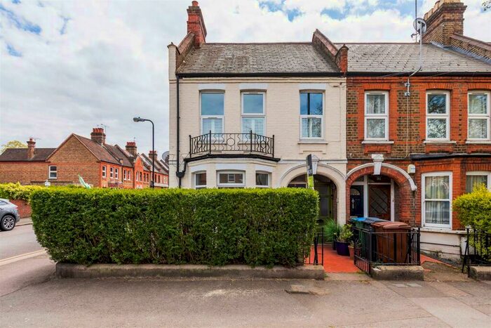 2 Bedroom Apartment To Rent In Winns Avenue, Walthamstow, E17