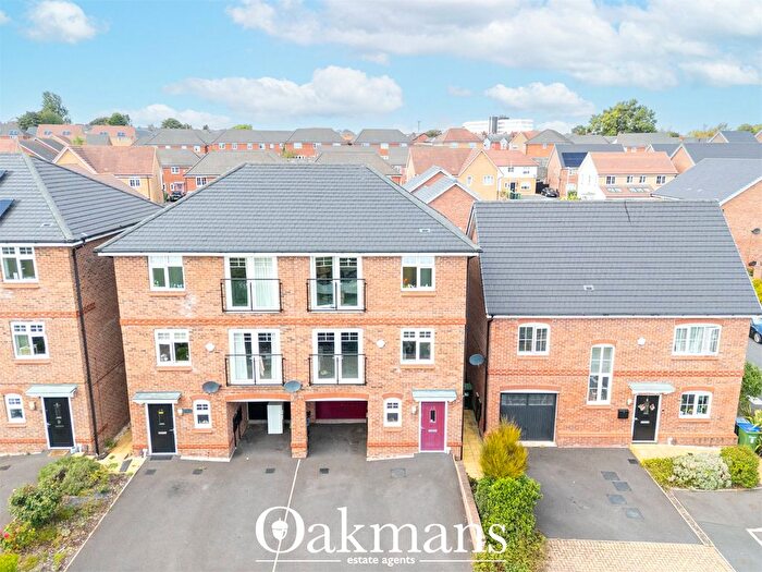 4 Bedroom Semi-detached House For Sale In Evered Close, Smethwick, West Midlands, B66