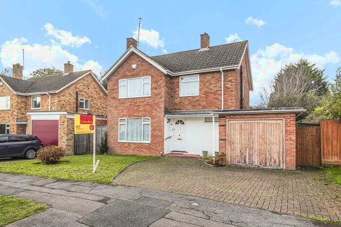 3 Bedroom Detached House To Rent In Reading, Berkshire, RG6