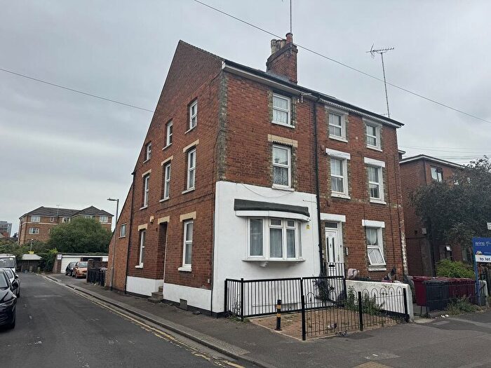 4 Bedroom Semi Detached House For Sale In Reading, Berkshire, RG1