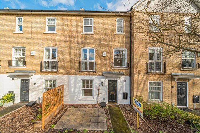 4 Bedroom Town House For Sale In Thyme Walk, Maidstone, ME16